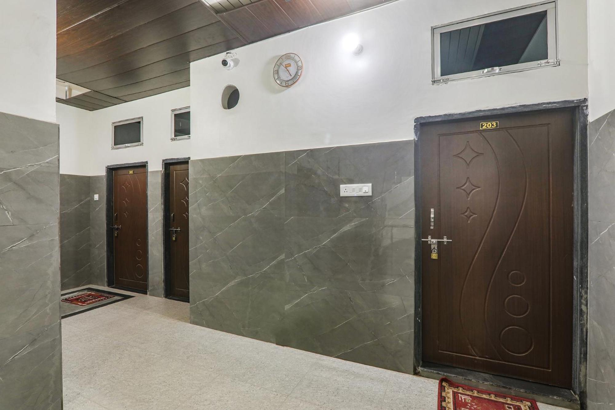 Fabexpress Milan Palace Ayodhya Exterior photo