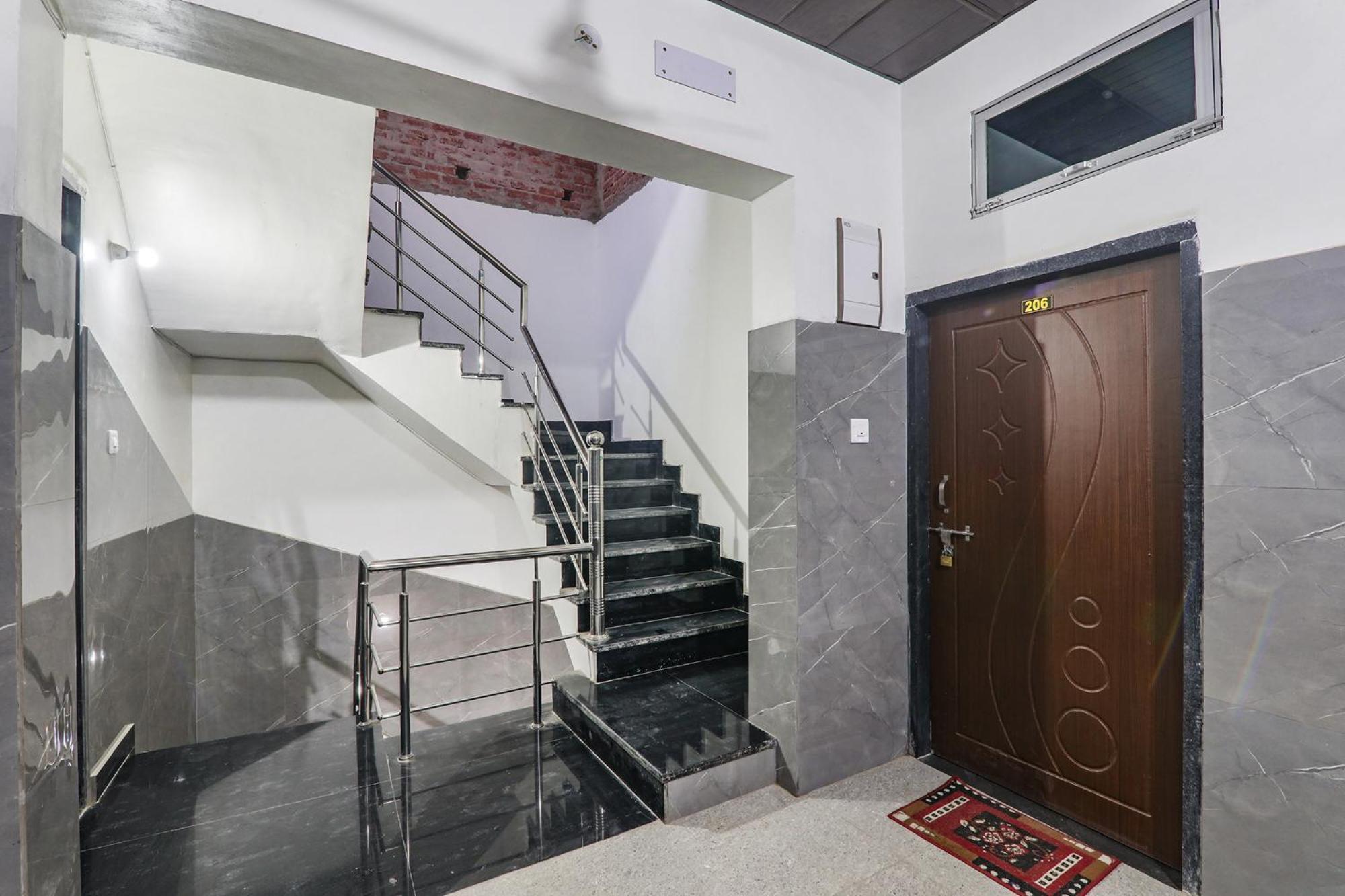 Fabexpress Milan Palace Ayodhya Exterior photo